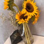 گلدان شیشه و سنگ