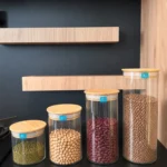 ست چهار عددی بانکه شیشه ای گرد ابعاد بانکه ها به ترتیب از بزرگ به کوچک: سایز 1: ارتفاع 26 سانتی متر – قطر دهانه 8 سانتی متر سایز2: ارتفاع 20 سانتی متر – قطر دهانه 8 سانتی متر سایز3: ارتفاع 14 سانتی متر – قطر دهانه 8 سانتی متر سایز4: ارتفاع 10 سانتی متر – قطر دهانه 8 سانتی متر مناسب استفاده برای حبوبات و …