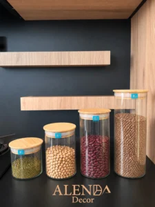 ست چهار عددی بانکه شیشه ای گرد ابعاد بانکه ها به ترتیب از بزرگ به کوچک: سایز 1: ارتفاع 26 سانتی متر – قطر دهانه 8 سانتی متر سایز2: ارتفاع 20 سانتی متر – قطر دهانه 8 سانتی متر سایز3: ارتفاع 14 سانتی متر – قطر دهانه 8 سانتی متر سایز4: ارتفاع 10 سانتی متر – قطر دهانه 8 سانتی متر مناسب استفاده برای حبوبات و …